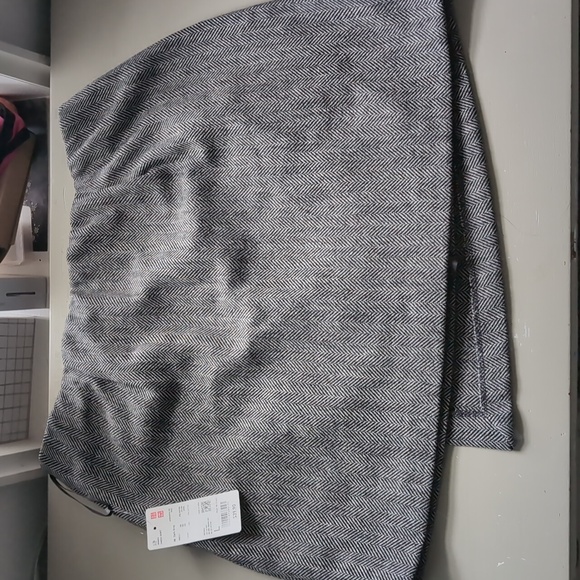 Uniqlo Gray Tweed Skort - Picture 2 of 5